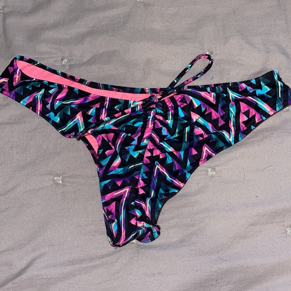 Bathing suit bottoms - Picture 2 of 3